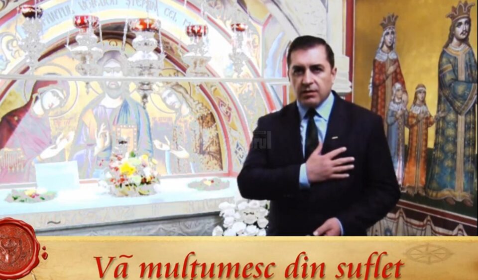 Liderul PPU-SL Daniel Ionașcu se promovează cu un clip electoral realizat în fața mormântului lui Ștefan cel Mare de la Putna Liderul PPU-SL Daniel Ionașcu se promovează cu un clip electoral realizat în fața mormântului lui Ștefan cel Mare de la Putna
