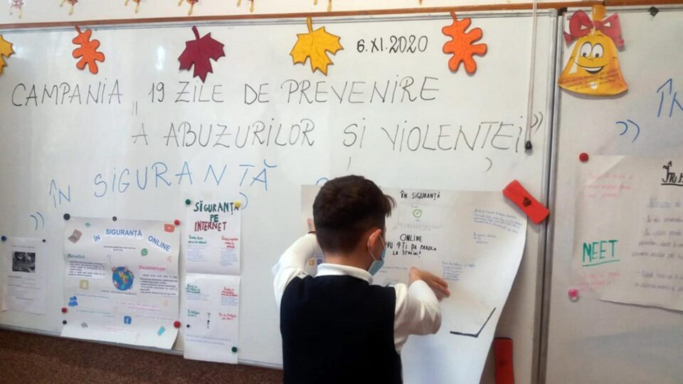Proiectul „Fii schimbarea pe care vrei să o vezi în lume”, la Școala Gimnazială Nr. 4 Suceava Proiectul „Fii schimbarea pe care vrei să o vezi în lume”, la Școala Gimnazială Nr. 4 Suceava