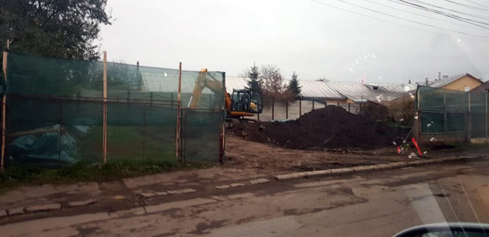 Construcția unei clădiri în apropiere de Sinagoga Rădăuți, motiv de nemulțumiri și reclamații