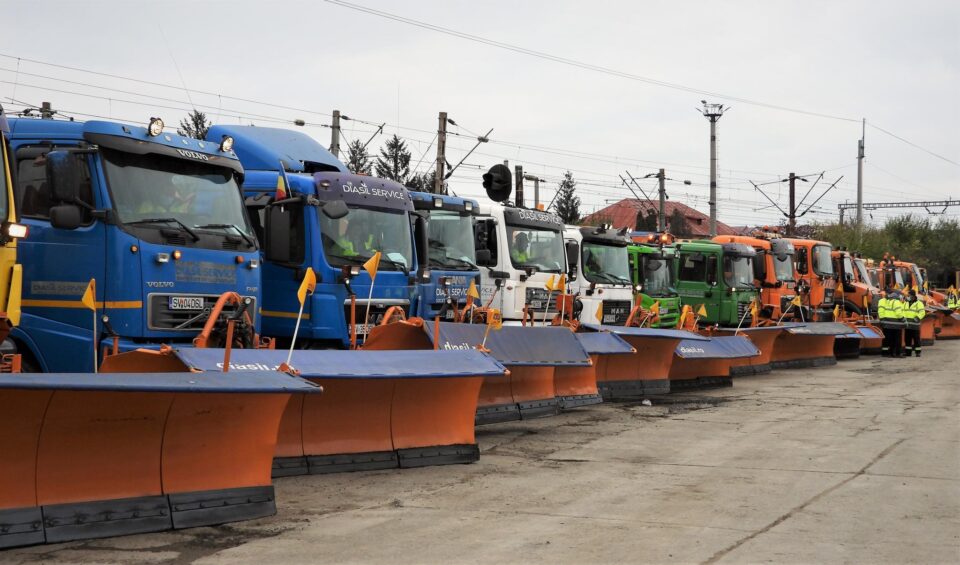 33 de utilaje și aproape 1500 de tone de antiderapant, pregătite pentru intervențiile de iarnă pe străzile Sucevei