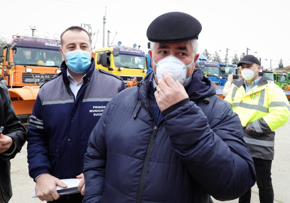Primarul Ion Lungu, viceprimarul Lucian Harșovschi au verificat în teren stocurile de materiale antiderapante și necesarul de utilaje pregătite de Diasil