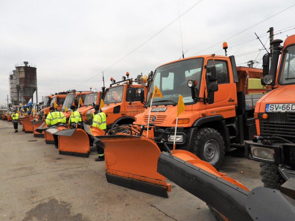 33 de utilaje și aproape 1500 de tone de antiderapant, pregătite pentru intervențiile de iarnă pe străzile Sucevei