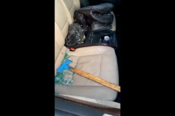 Toporul care a fost aruncat prin geamul mașinii