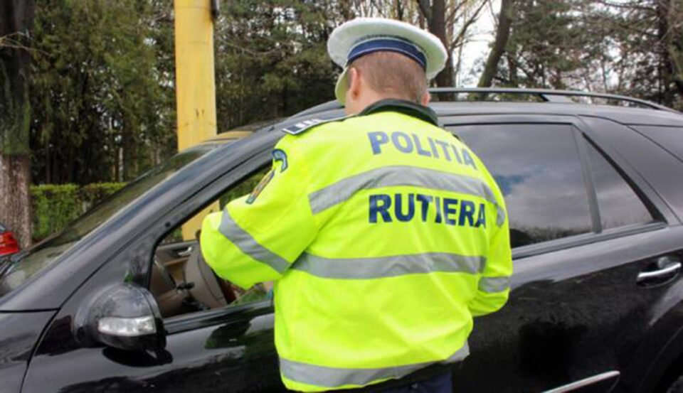 Băiat de 16 ani, identificat la volanul unei mașini împrumutate