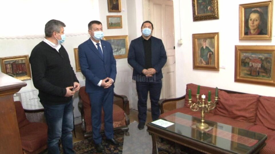 Ministrul Culturii a vizitat muzeul împreună cu primarul municipiului Fălticeni, Cătălin Coman, și de managerul muzeului, Teodor Brădățanu