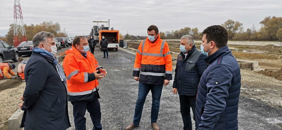 Președintele CJ Suceava, Gheorghe Flutur, a fost prezent, vineri, pe șantierul șoselei de centură a municipiului Rădăuți