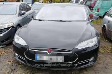 Autoturism Tesla dat în consemn în Europa, descoperit la Marginea