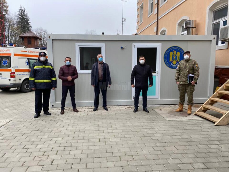 Spitalul din Vatra Dornei a primit două construcții modulare pentru triajul pacienților