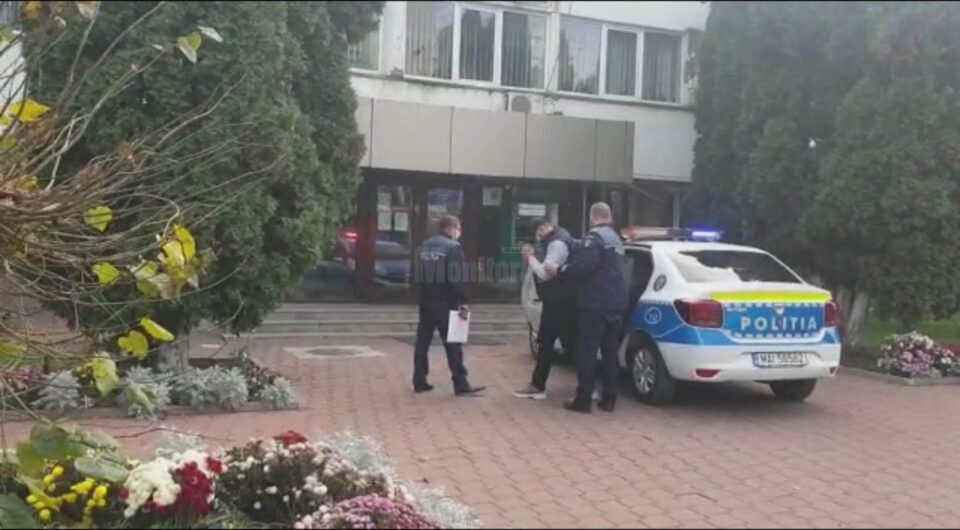 agresor ciocan retinut