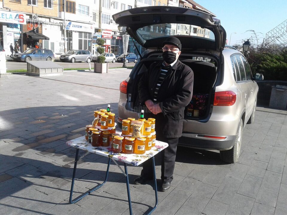Singurul vânzător în zona centrală era sâmbătă un producător de miere de albine