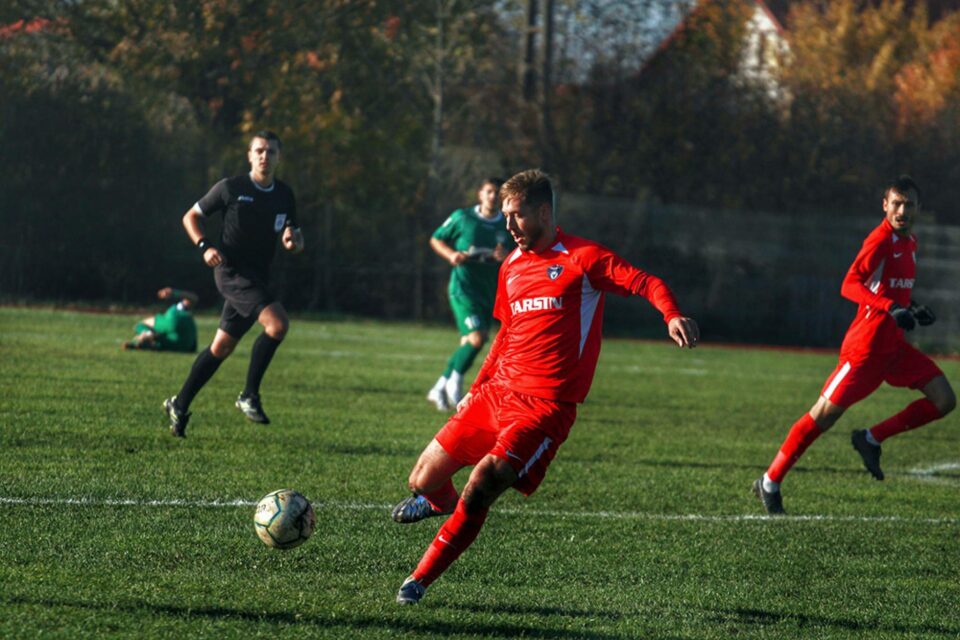 Robert Ciobanu a înscris ambele goluri ale Bucovinei în partida cu Sporting Juniorul Vaslui. Foto: Cristian Plosceac Robert Ciobanu a înscris ambele goluri ale Bucovinei în partida cu Sporting Juniorul Vaslui. Foto: Cristian Plosceac