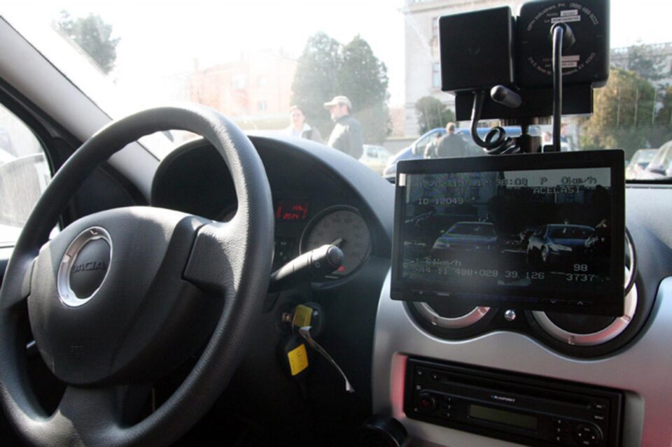 65 de șoferi, lăsați fără permise pentru viteze de peste 100 de km/h în localitate și depășiri