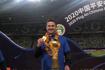 Eugen Nae sărbătorește cucerirea campionatului în China