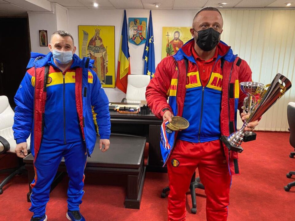 Dorel Toma și Cristi Mihai Tcaciuc au primit premiile oferite de municipalitatea suceveană din partea primarului Ion Lungu și a viceprimarului Lucian Harșovschi 2