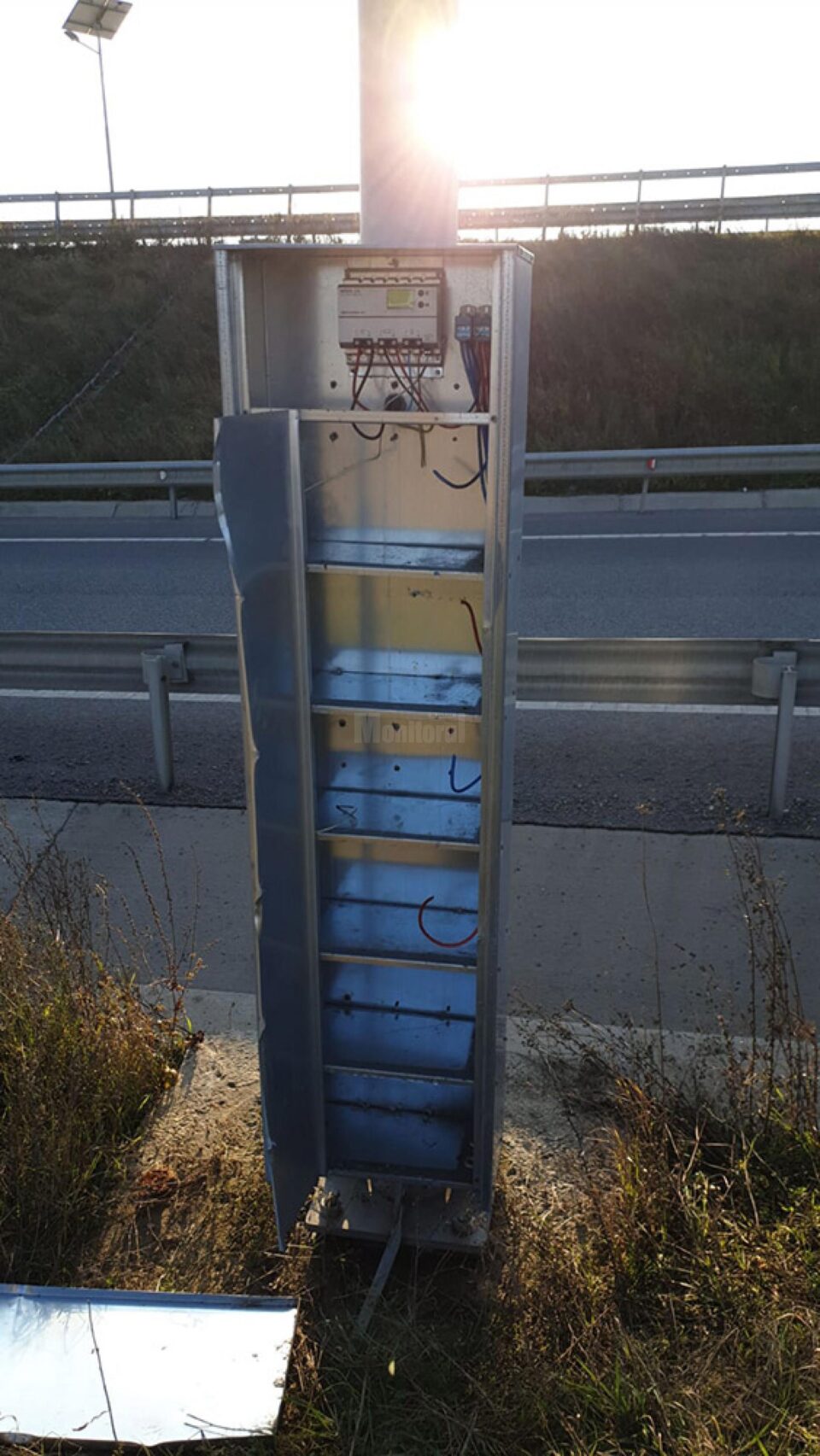 Stâlp la care au acționat hoții