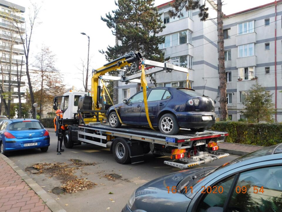 Masina abandonată ridicată de pe domeniul public al municipiului Suceava Masina abandonată ridicată de pe domeniul public al municipiului Suceava
