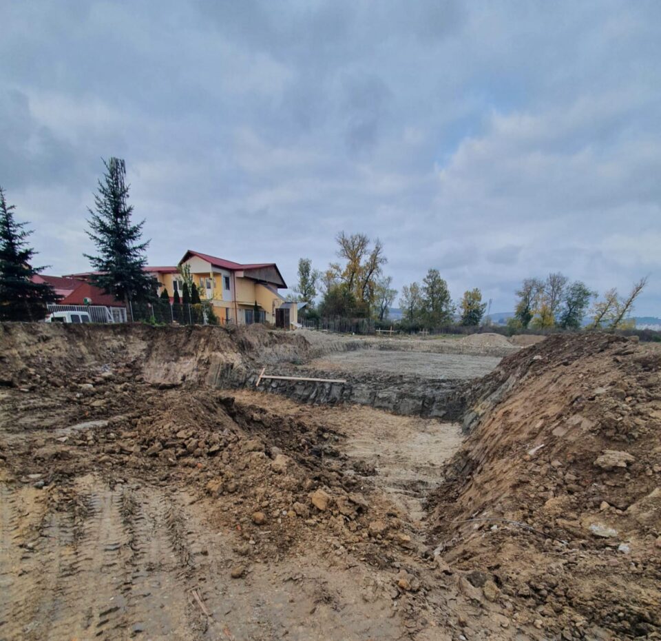 Se lucrează la modernizarea ștrandului municipal, se fac lucrări la excavații și la clădirile administrative