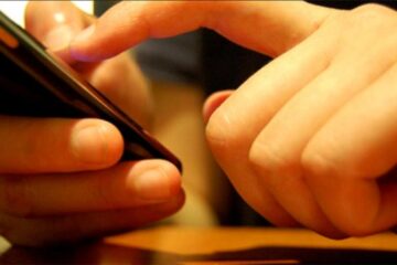 Linie telefonică pentru informații despre simptome, contact direct și izolare, în caz de Covid