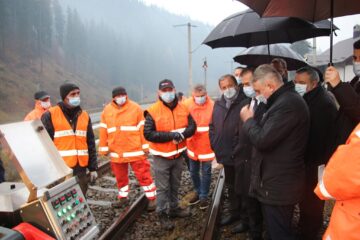 Demonstrația funcționarii utilajului de sudură a traverselor