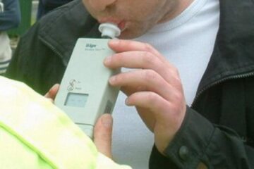 Prins la volan, mort de beat, ziua în amiaza mare, în municipiul Suceava