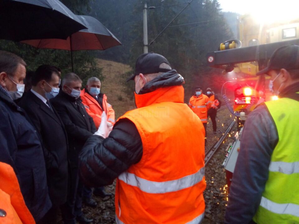 Premierul Orban și ministrul Transporturilor au inspectat lucrările de reabilitare a căii ferate Suceava -Apahida