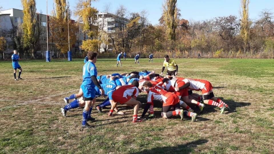 Sucevenii, în albastru, au făcut o primă repriză foarte bună, însă pregătirea superioară pare să fi făcut pe final diferența