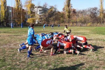 Sucevenii, în albastru, au făcut o primă repriză foarte bună, însă pregătirea superioară pare să fi făcut pe final diferența