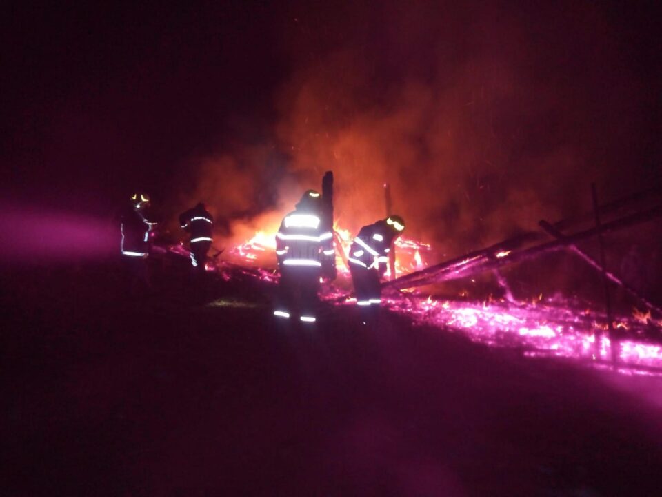 Incendiul a izbucnit sâmbătă seară