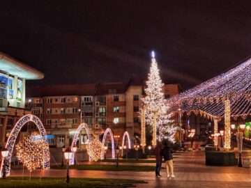 Municipiul Suceava, pregătit de sărbătorile de iarnă, cu mii de decorațiuni luminoase 6