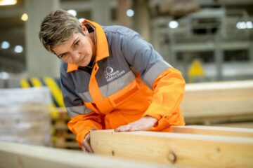 HS Timber Group înregistrează cel mai mare număr de angajați de până acum în fabricile din România - aproape 3000