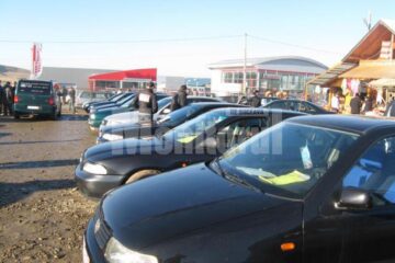 Polițiștii au ”spart” Târgul auto de la Cumpărătura. Administratorul, amendat cu 10.000 de lei