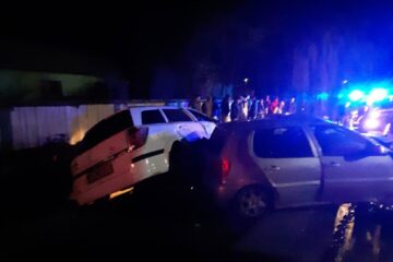 Trei persoane rănite, după ce două autoturisme au intrat în coliziune la Ratoș