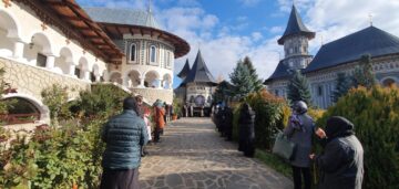 Racla cu moaștele Sfântului Ioan cel Nou de la Suceava a ajuns marți și la Mănăstirea Cămârzani
