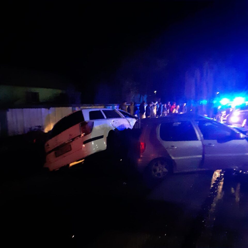 Trei persoane rănite, după ce un șofer neatent a pătruns cu mașina pe contrasens