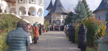 Racla cu moaștele Sfântului Ioan cel Nou de la Suceava a ajuns marți și la Mănăstirea Cămârzani