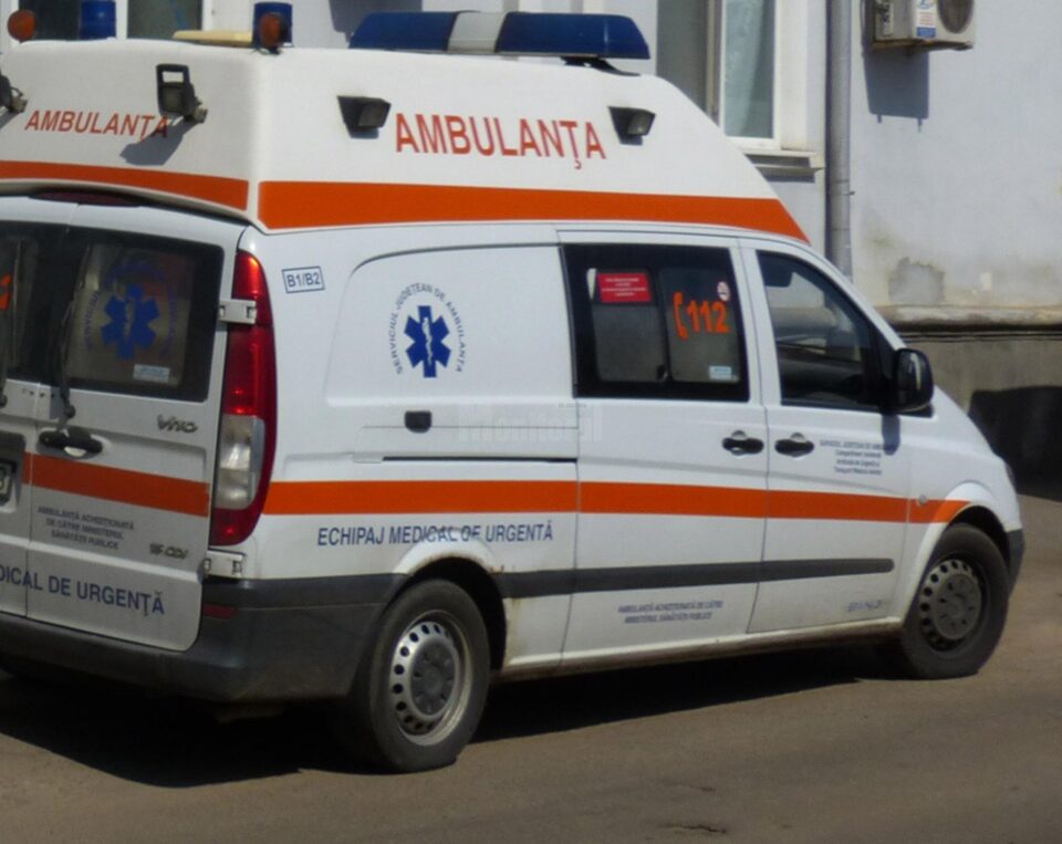Pietonul a fost preluat de o ambulanță în stare gravă