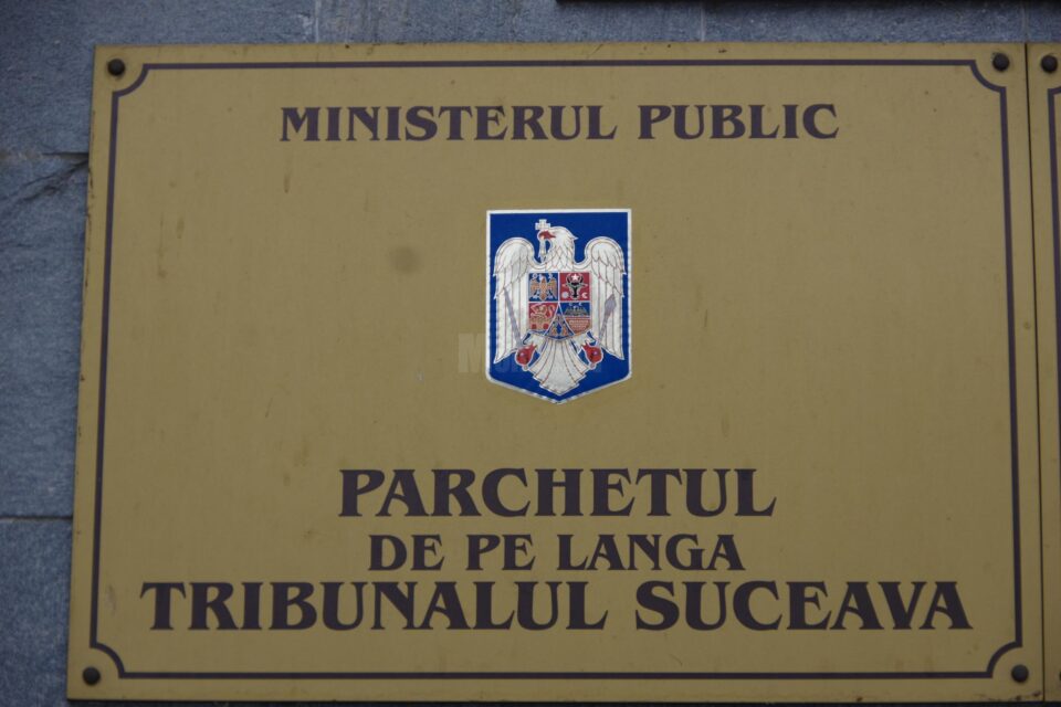 Procurorii Parchetului de pe lângă Tribunalul Suceava au anunțat că au trimis în judecată un agent de poliție și pe soția acestuia Procurorii Parchetului de pe lângă Tribunalul Suceava au anunțat că au trimis în judecată un agent de poliție și pe soția acestuia