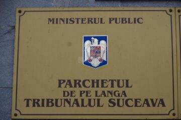 Procurorii Parchetului de pe lângă Tribunalul Suceava au anunțat că au trimis în judecată un agent de poliție și pe soția acestuia