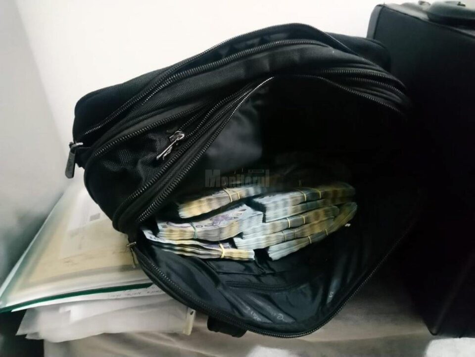 Bani găsiți la percheziții