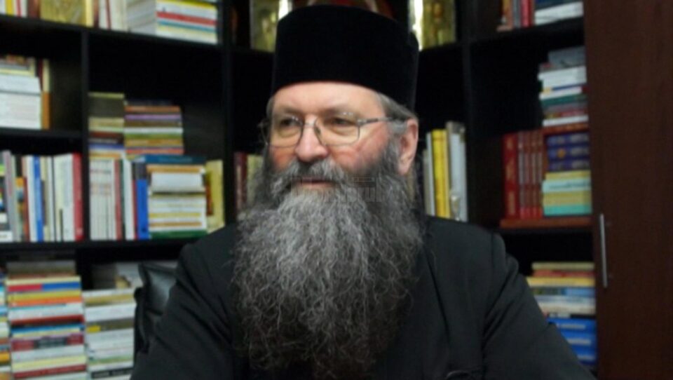 Starețul Mănăstirii Bogdana din Rădăuți, arhimandritul Iustin Dragomir