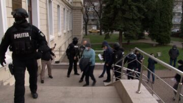 14 mandate de arestare în dosarul șpăgilor de la Serviciul Permise și Înmatriculări