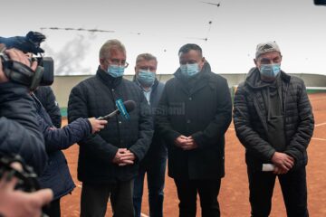 Primul teren de tenis cu zgură, acoperit, din Suceava, deschis non-stop. Foto: Ema MOTRESCU