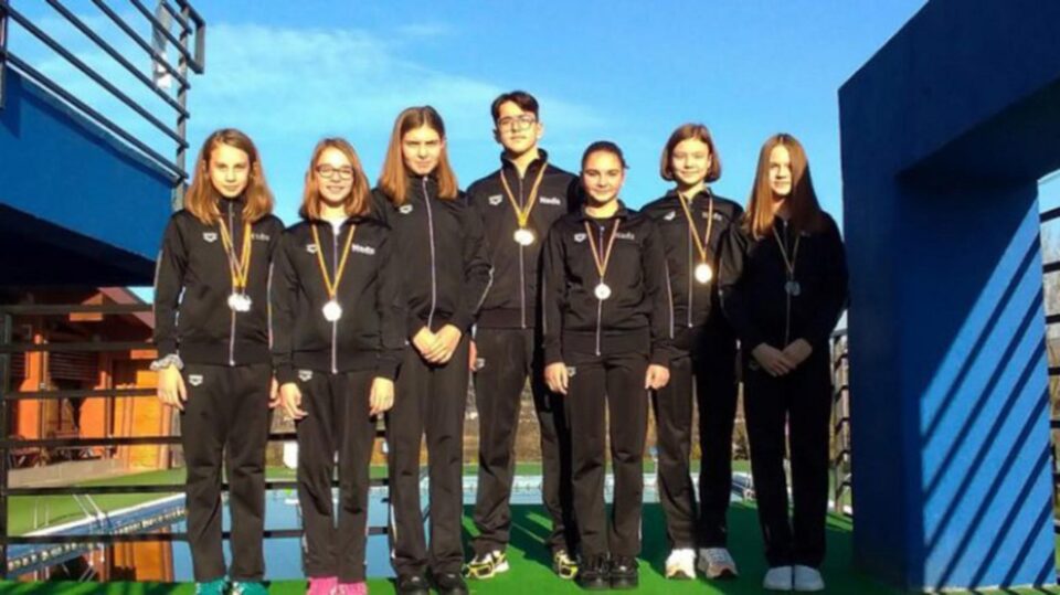Micii înotători de la clubul Nada Florilor s-au remarcat la Campionatele Nationale. Foto Cronica de Fălticeni Micii înotători de la clubul Nada Florilor s-au remarcat la Campionatele Nationale. Foto Cronica de Fălticeni