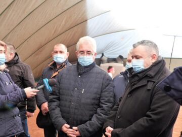 Primul teren de tenis cu zgură, acoperit, din Suceava, deschis non-stop. Foto: Ema MOTRESCU