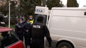 14 mandate de arestare în dosarul șpăgilor de la Serviciul Permise și Înmatriculări