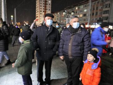 Luminile de sărbătoare din bradul de Crăciun și în centrul Sucevei, decorat feeric, cu mii și mii de luminițe 4