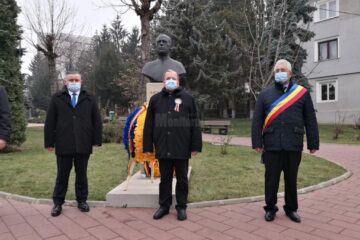 De Ziua Bucovinei, autoritățile sucevene au depus coroane de flori la bustul lui Iancu Flondor