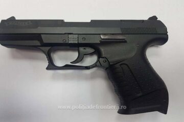 Pistolul descoperit de echipa de control din Punctul de Trecere a Frontierei (PTF) Siret
