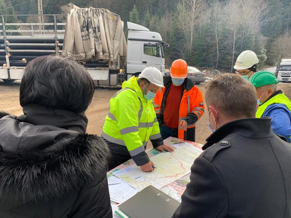 Gheorghe Flutur a fost prezent, vineri, pe șantierul lucrărilor de construcție a magistralei de gaz metan de la Pojorâta la Vatra Dornei