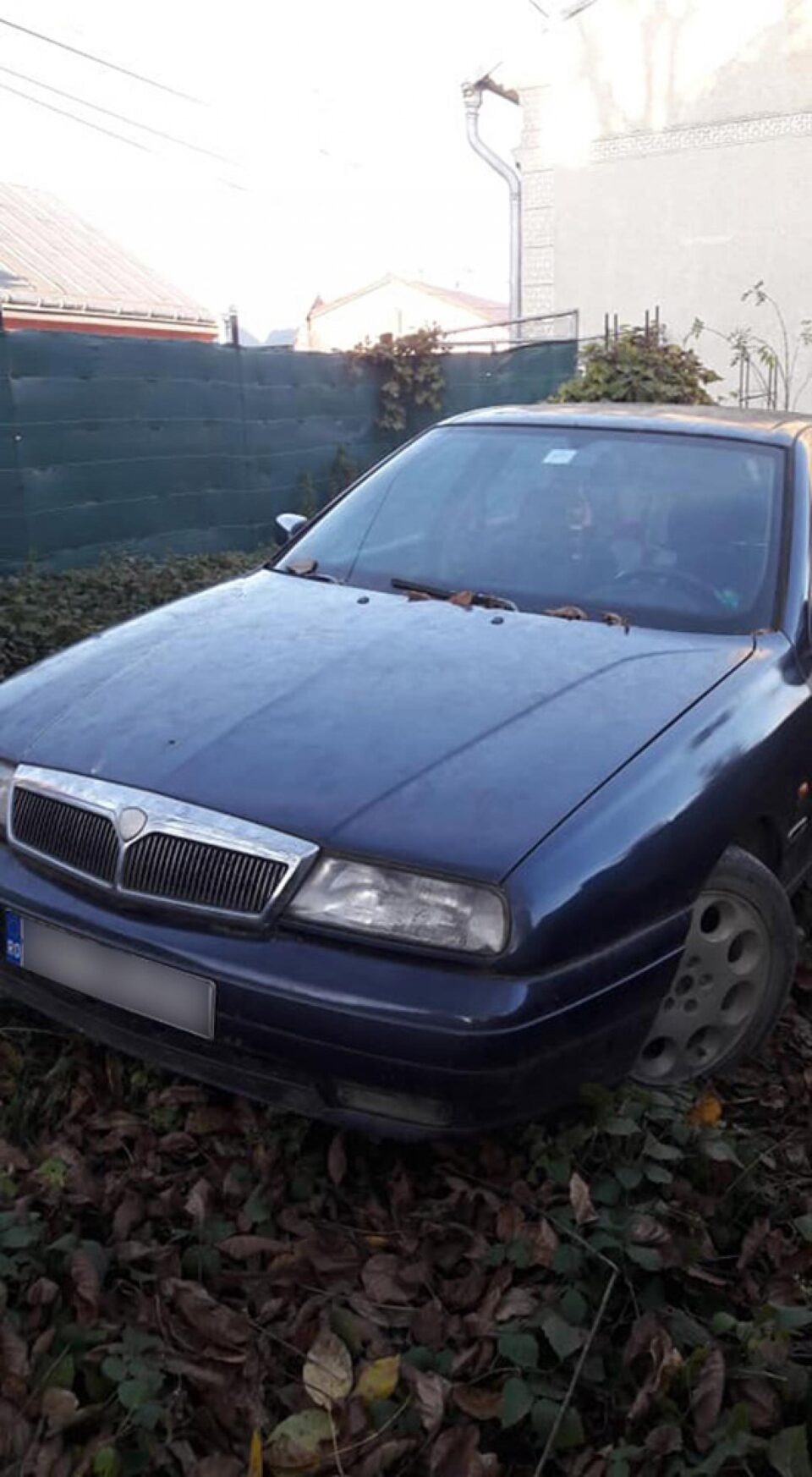 Un șofer băut și fără permis a lovit intenționat mașina de poliție pentru a putea scăpa cu fuga